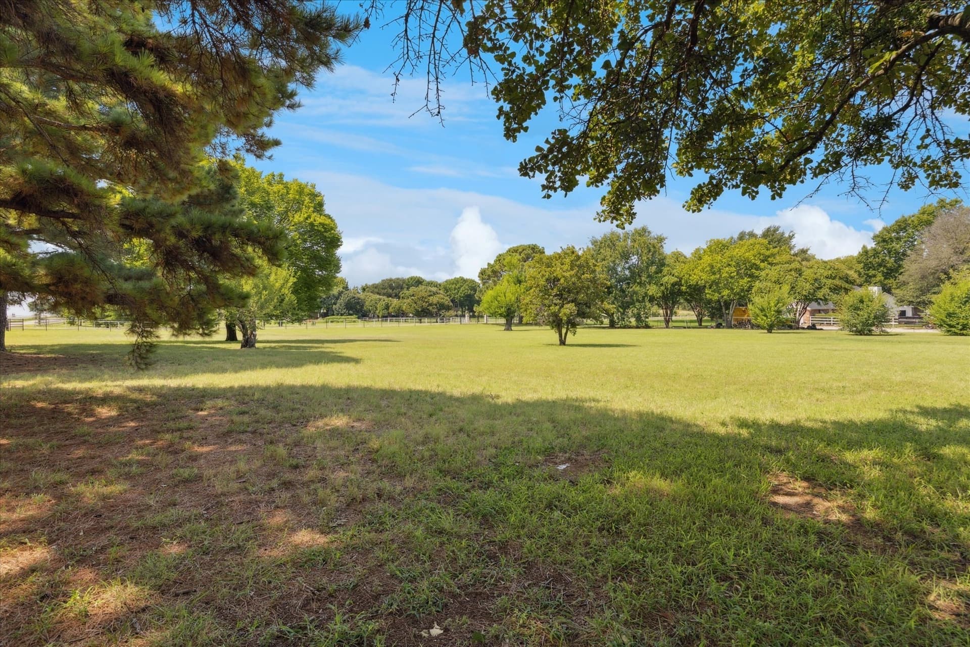 1.5 acres in Tarrant County - photo 4