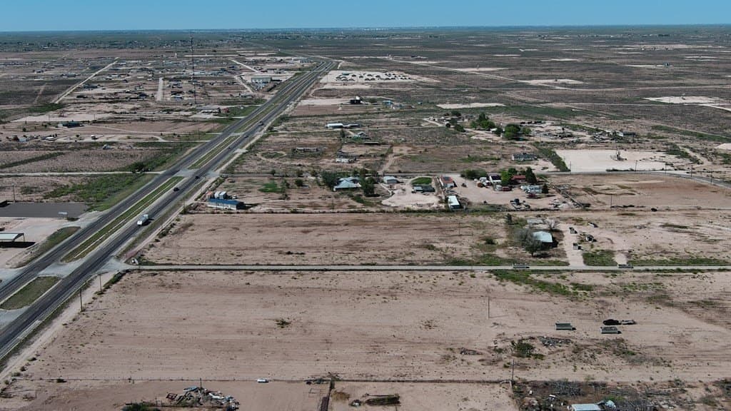 1.13 acres in Crane County gallery image 4