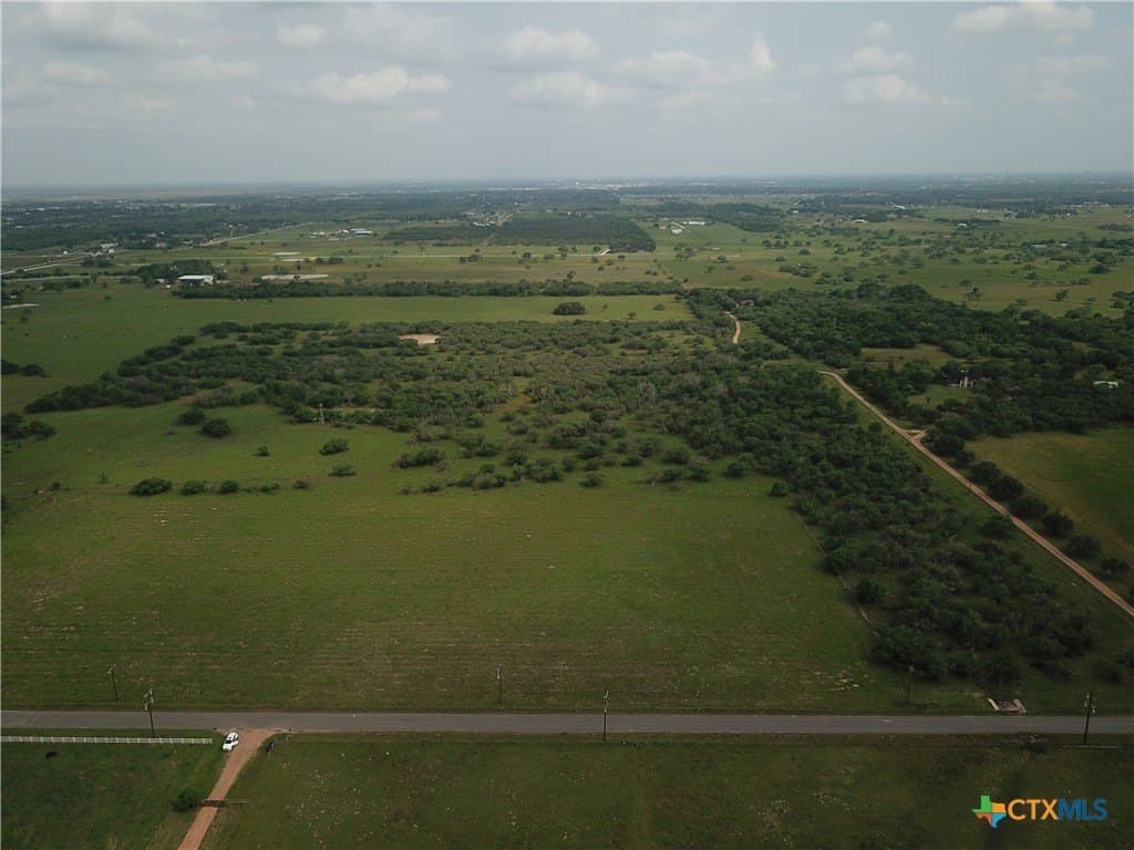 10 acres in Victoria County - photo 7