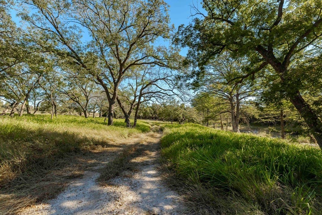 7.01 acres in Kerr County - photo 8