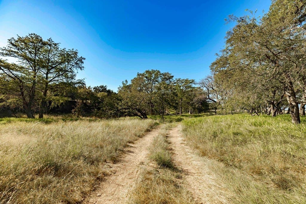 7.01 acres in Kerr County - photo 9