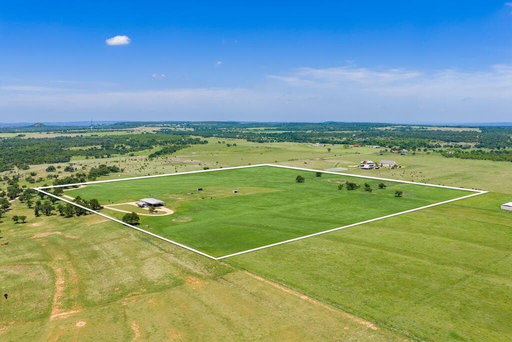 48.09 acres in Gillespie County - photo 9