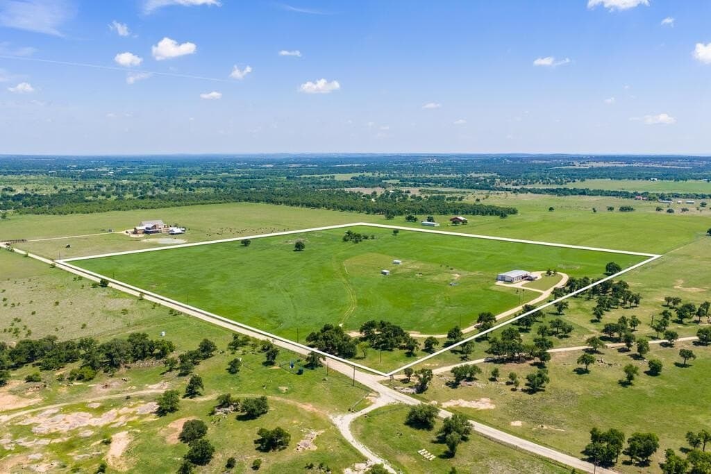 48.09 acres in Gillespie County - photo 2