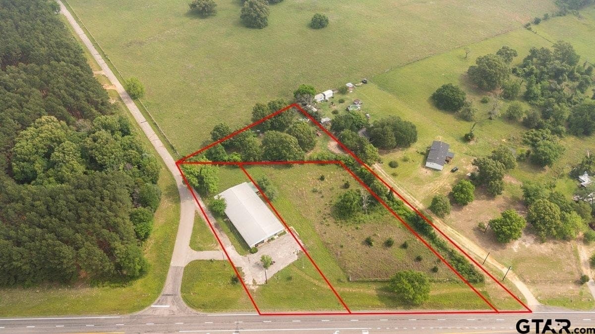 0.92 acres in Henderson County - photo 2