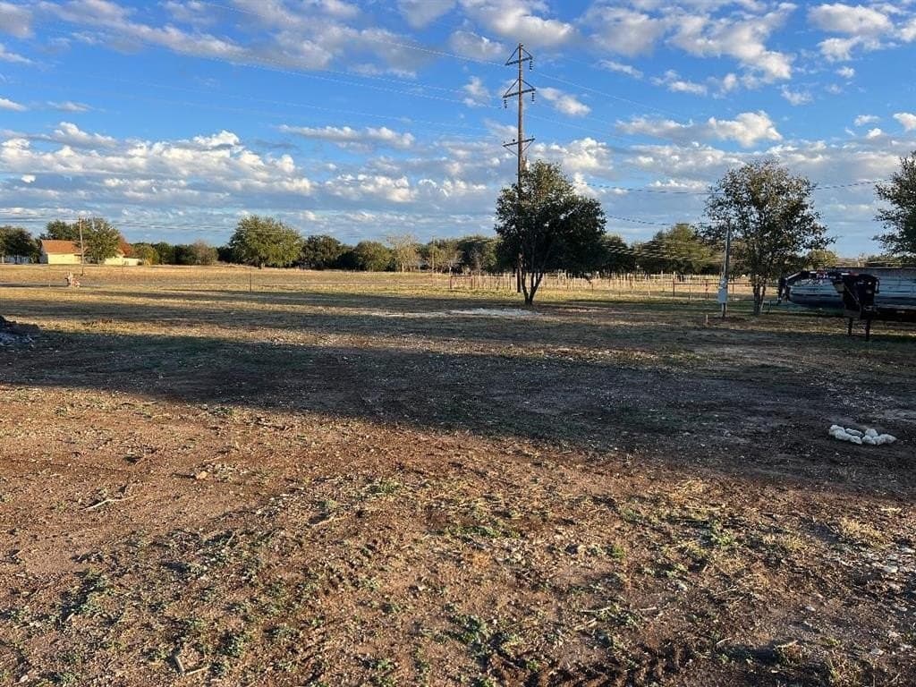 1.03 acres in Hill County gallery image 3