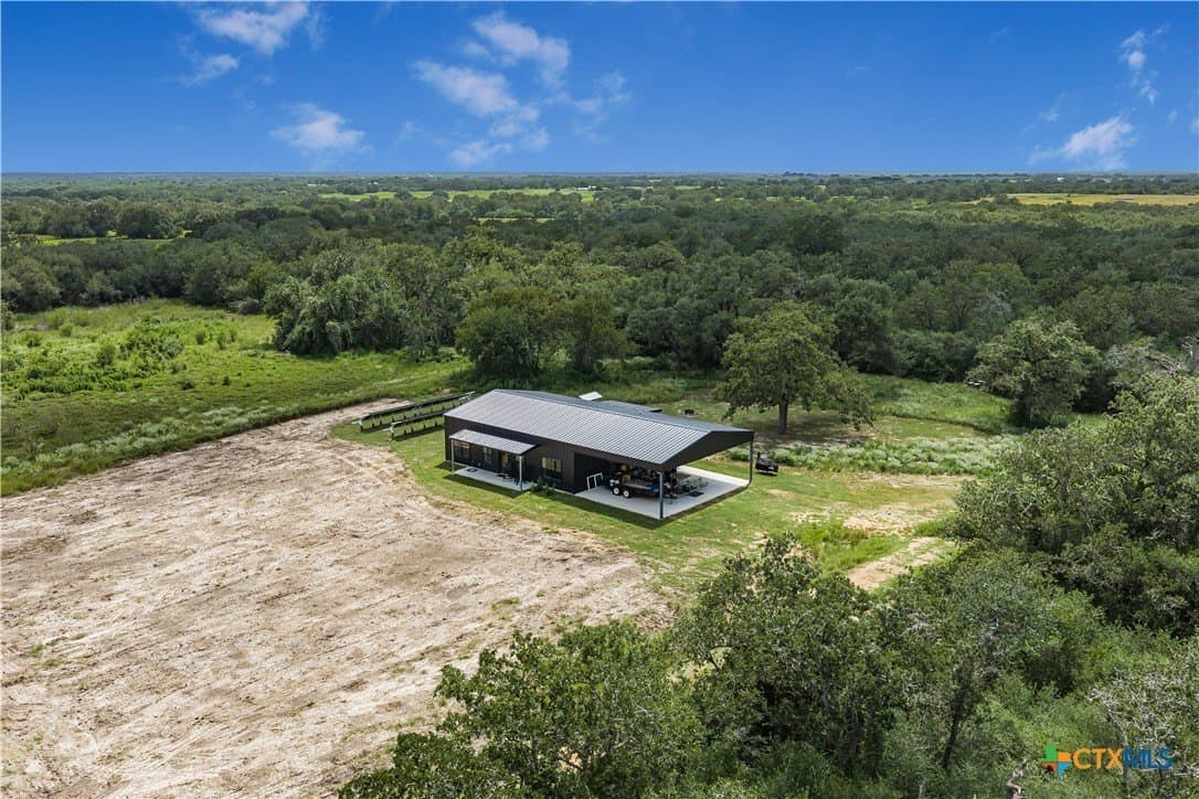 10.7 acres in Goliad County gallery image 4