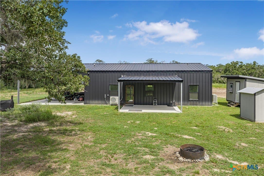 10.7 acres in Goliad County gallery image 2