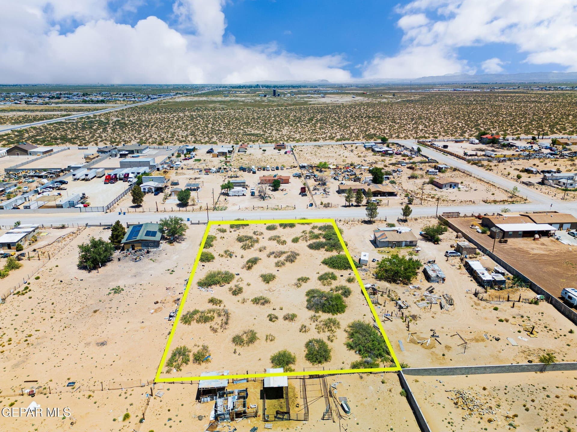 1.13 acres in El Paso County gallery image 3