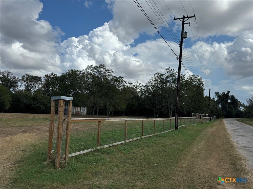 1.59 acres in Victoria County - photo 2