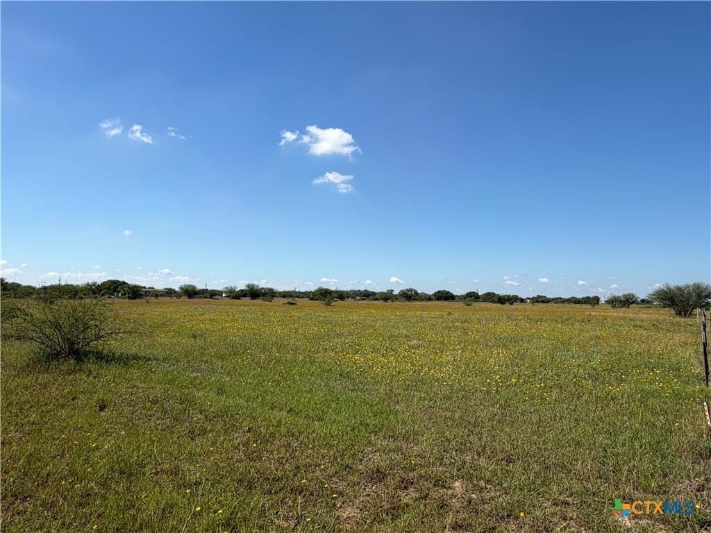 5.01 acres in Victoria County
