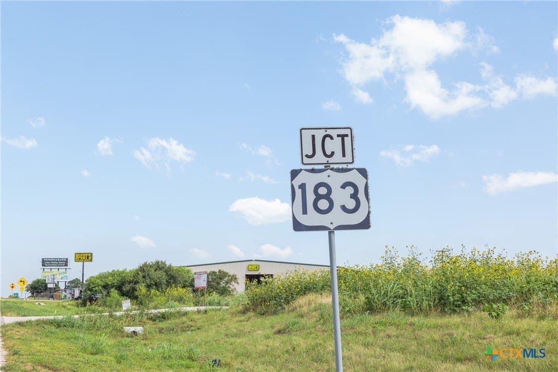 1.5 acres in Gonzales County - photo 6