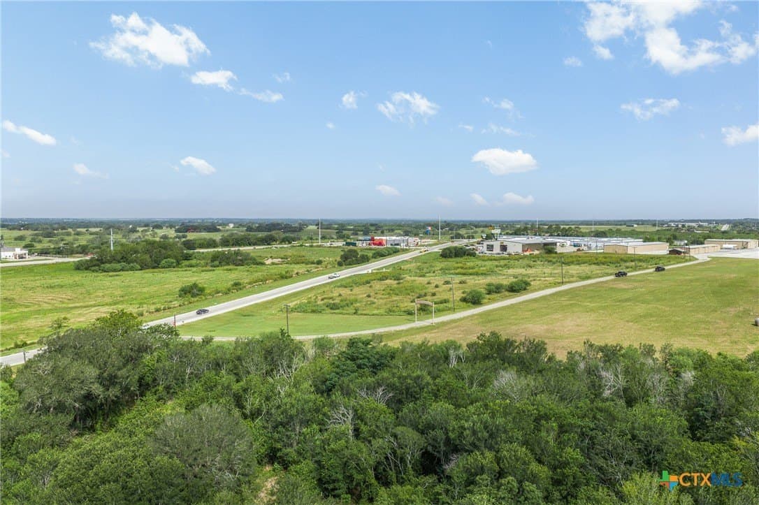 1.5 acres in Gonzales County - photo 18