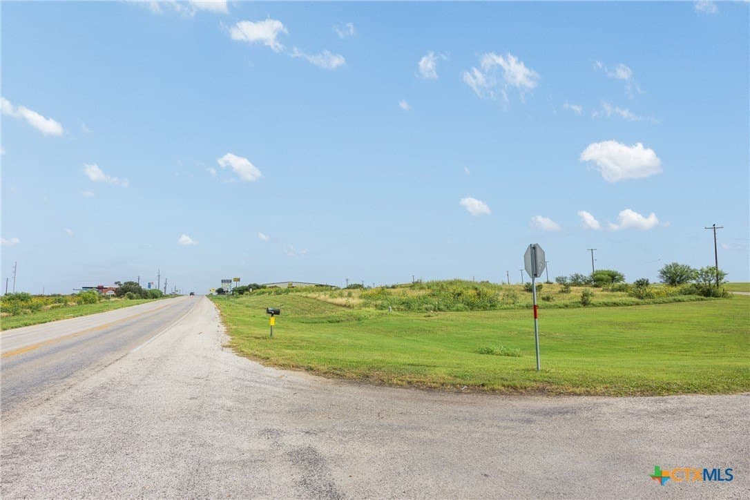 1.5 acres in Gonzales County - photo 3