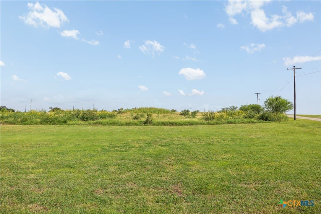 1.5 acres in Gonzales County