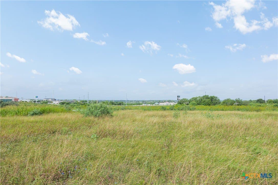 1.5 acres in Gonzales County - photo 10