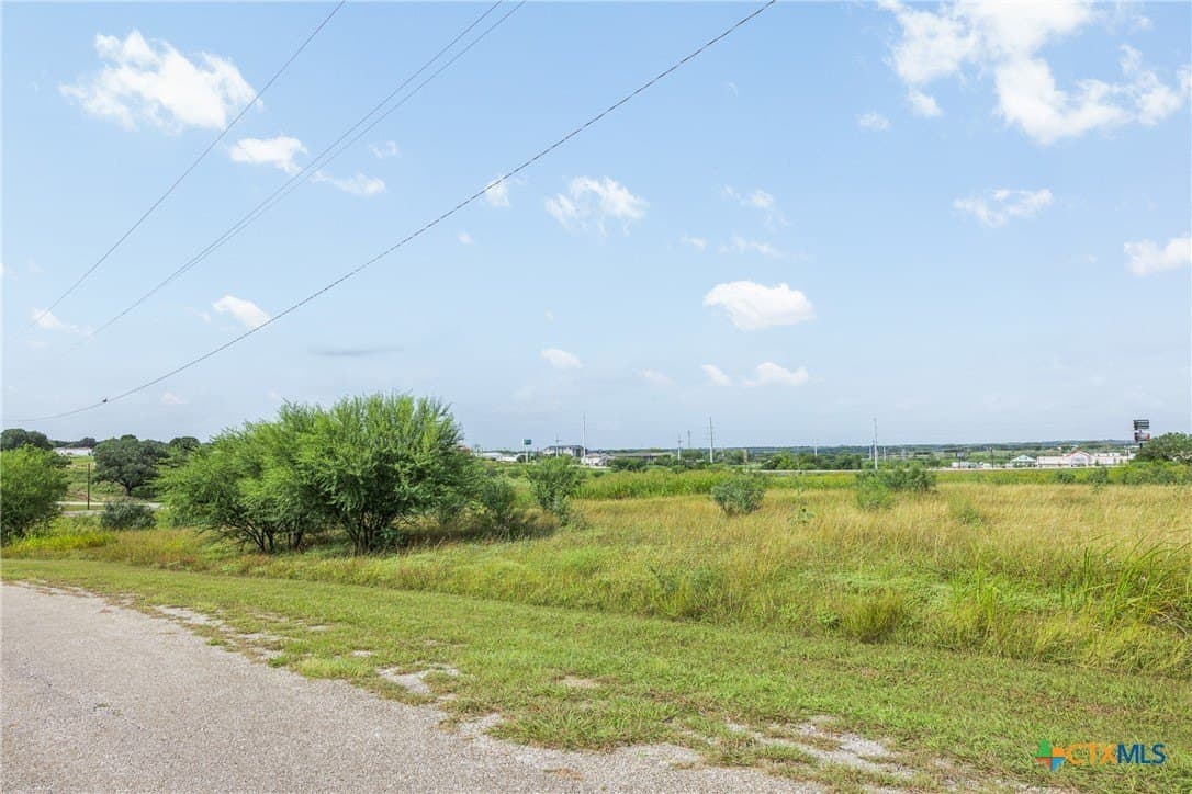 1.5 acres in Gonzales County - photo 12