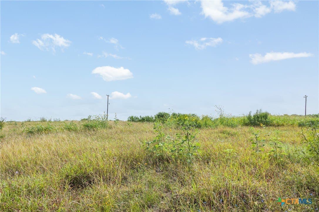 1.5 acres in Gonzales County - photo 8