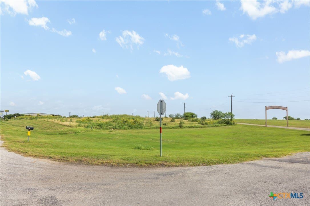 1.5 acres in Gonzales County - photo 2