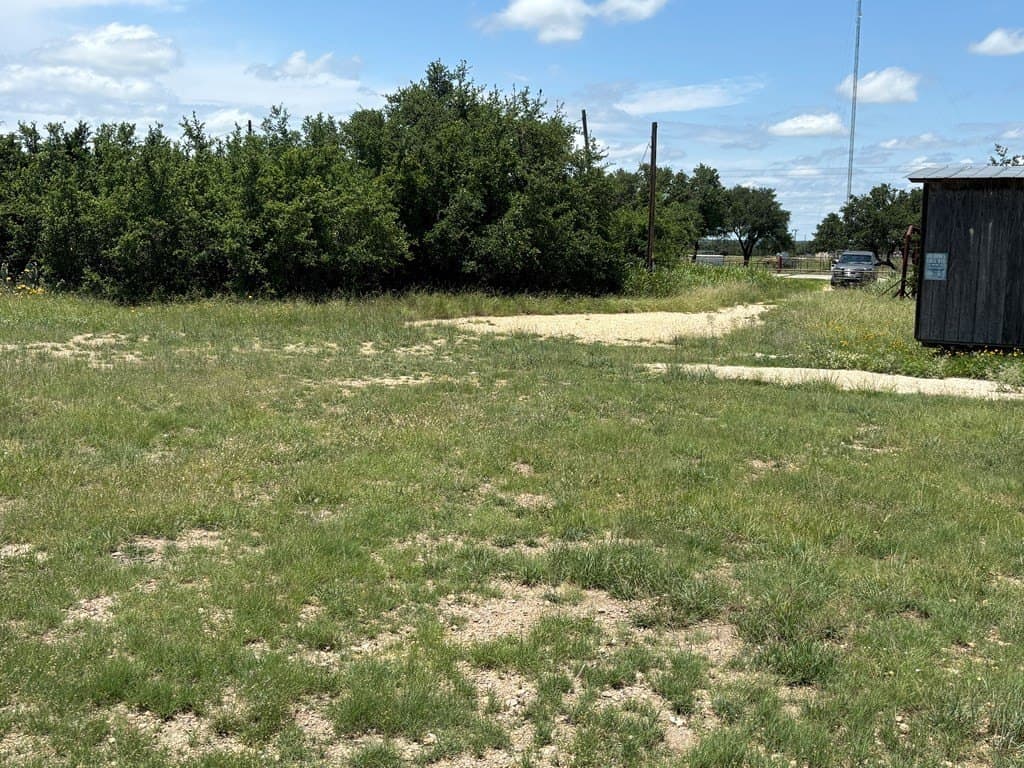 1 acres in Edwards County gallery image 3