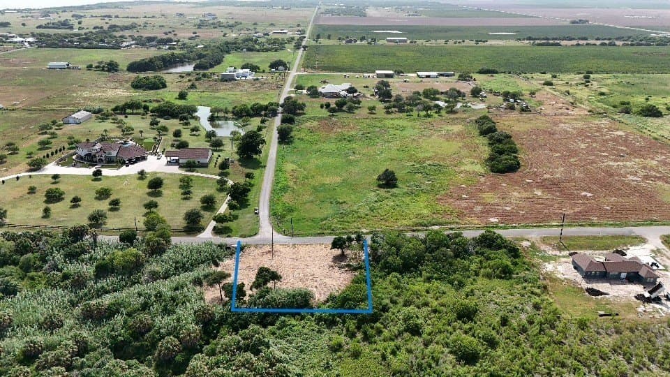 0.79 acres in San Patricio County - photo 4