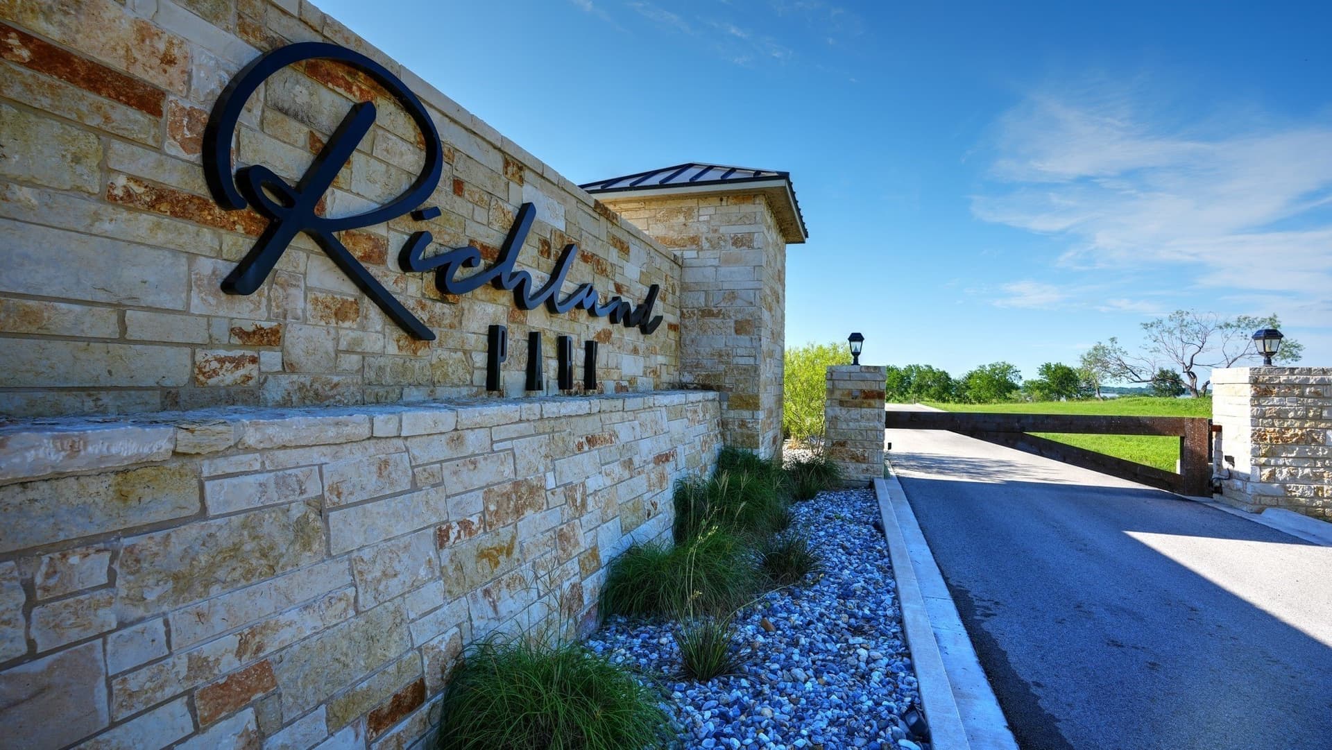 2.46 acres in Navarro County