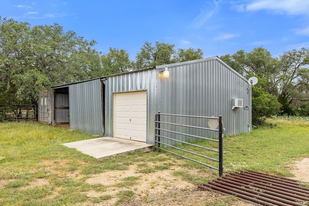 66 acres in Blanco County - photo 33