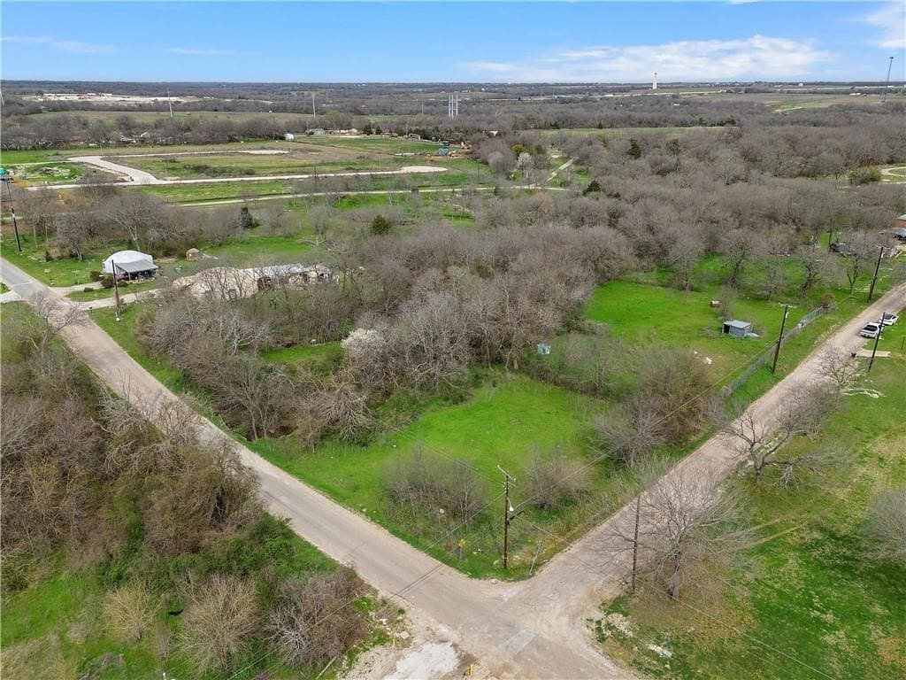 0.5 acres in Ellis County gallery image 2