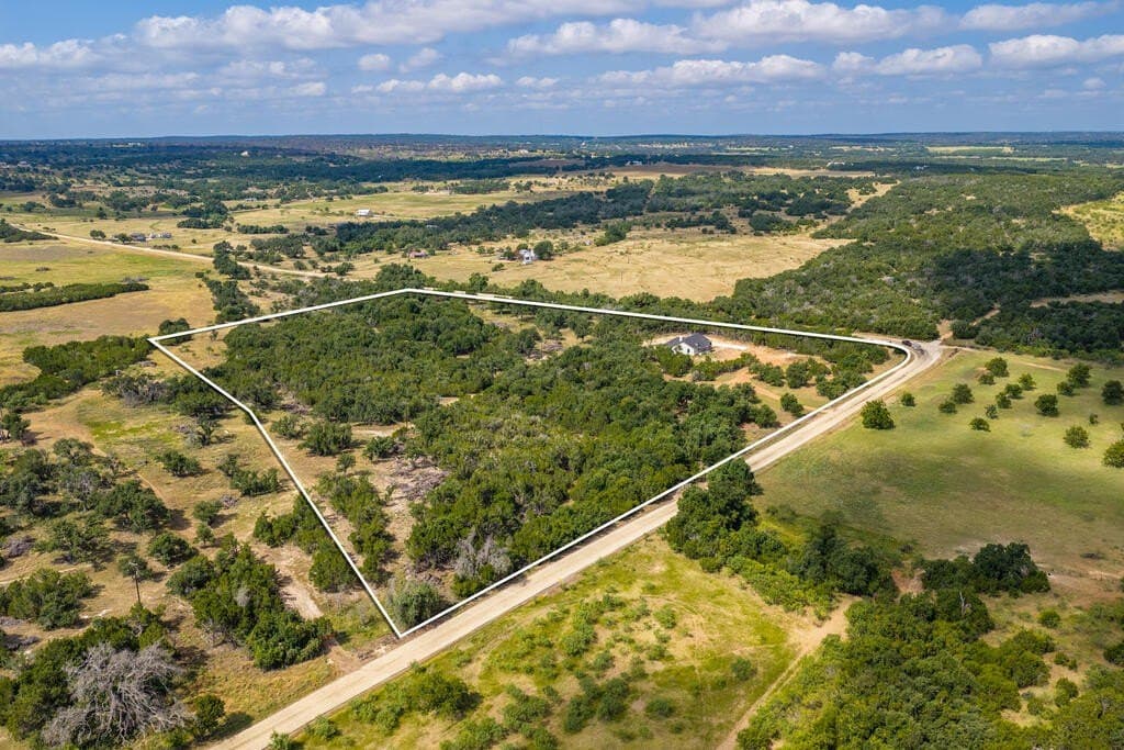 20.49 acres in Gillespie County - photo 2