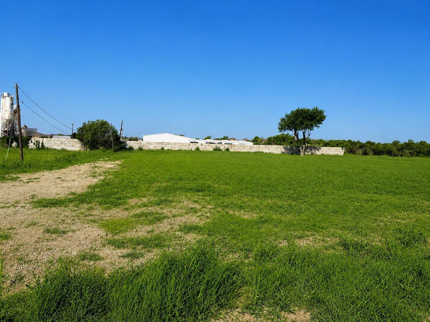0.9 acres in Tarrant County