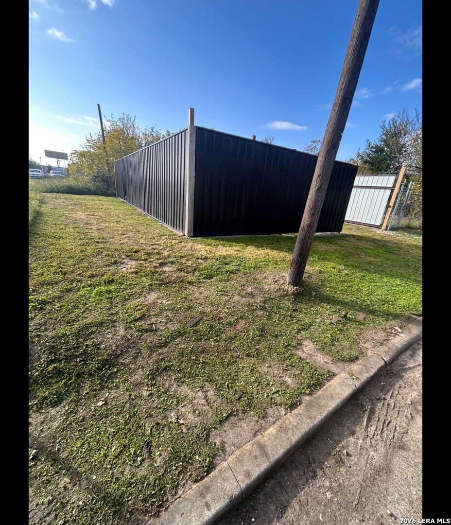 0.04 acres in Harris County gallery image 4