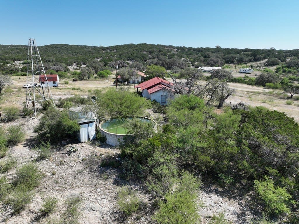 384 acres in Edwards County gallery image 2