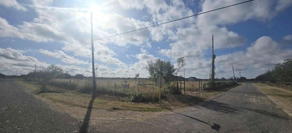 5.1 acres in Maverick County gallery image 3