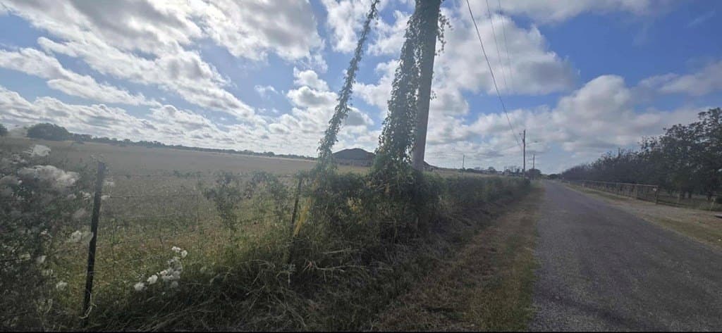 5.1 acres in Maverick County gallery image 4