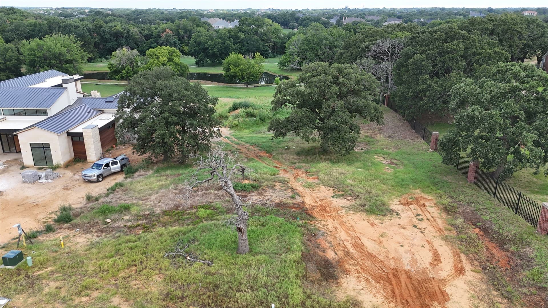 1.06 acres in Tarrant County gallery image 4
