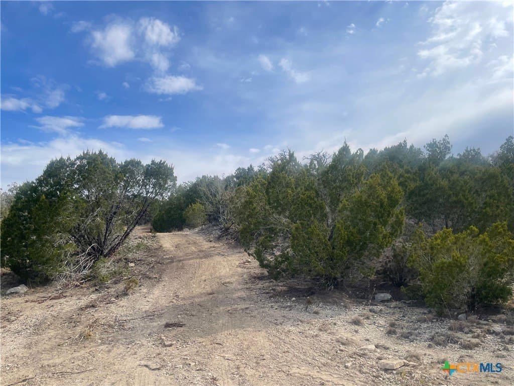 10.02 acres in Lampasas County