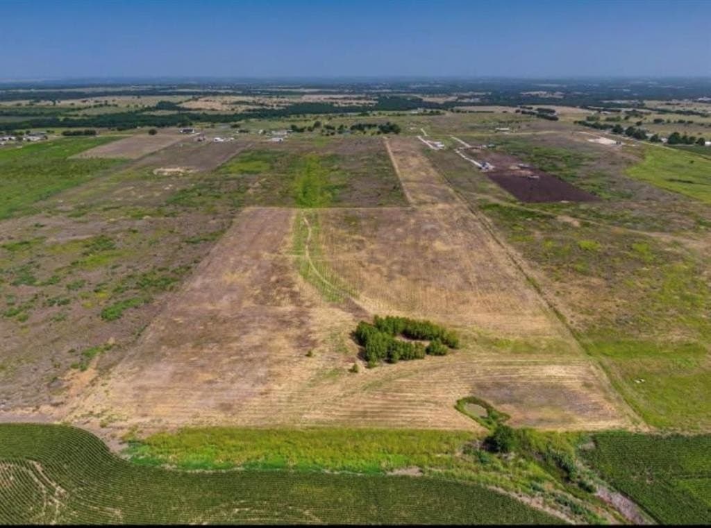 21.83 acres in Johnson County