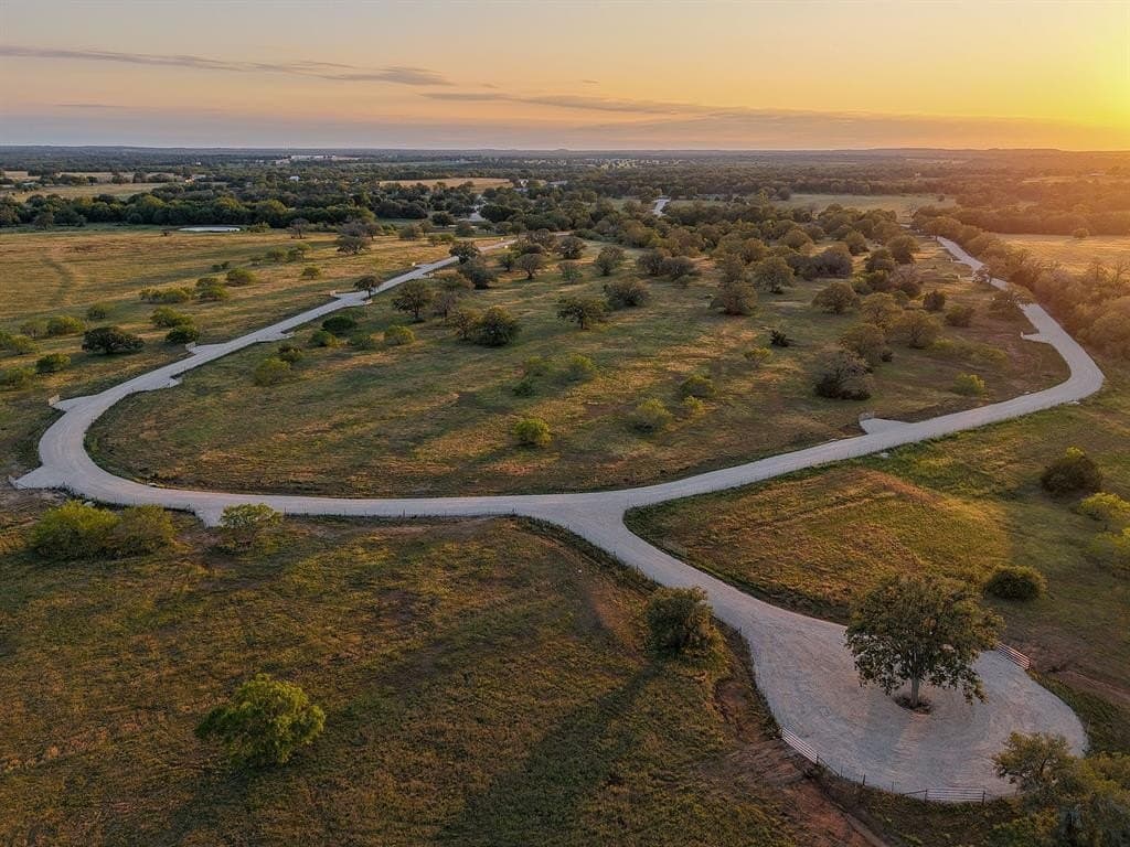 2 acres in Gonzales County gallery image 2