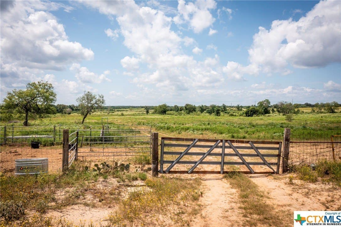 93.79 acres in Guadalupe County - photo 8