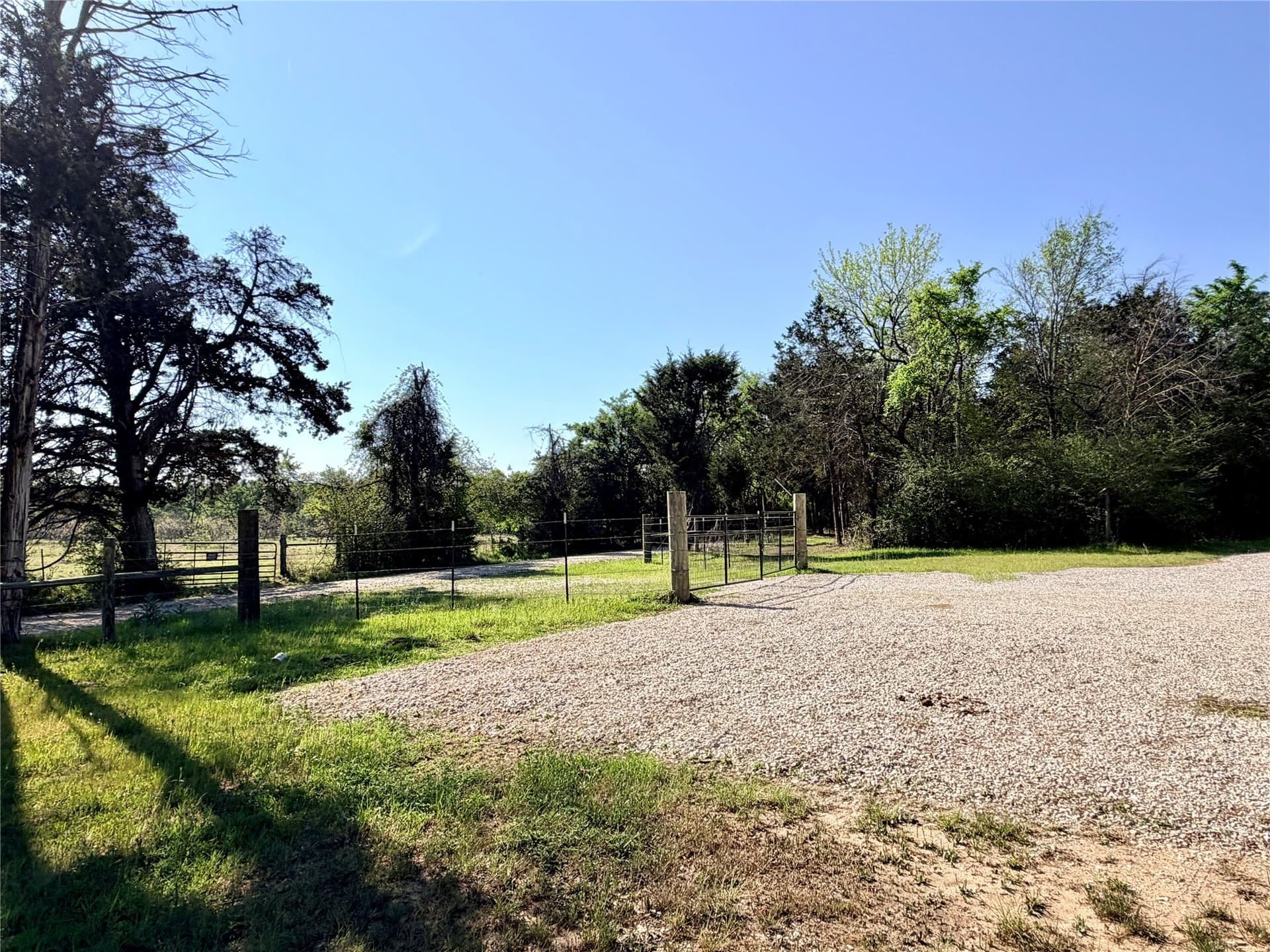 213.5 acres in Freestone County - photo 2