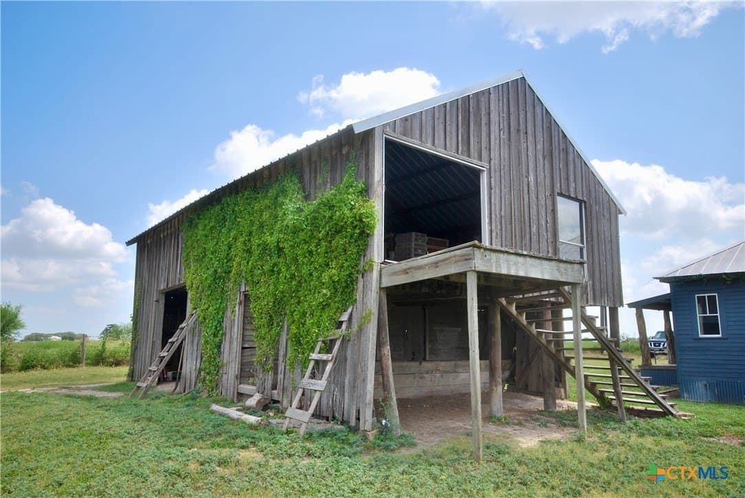15.22 acres in Lavaca County - photo 31