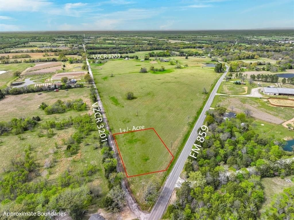 1.01 acres in Van Zandt County gallery image 2