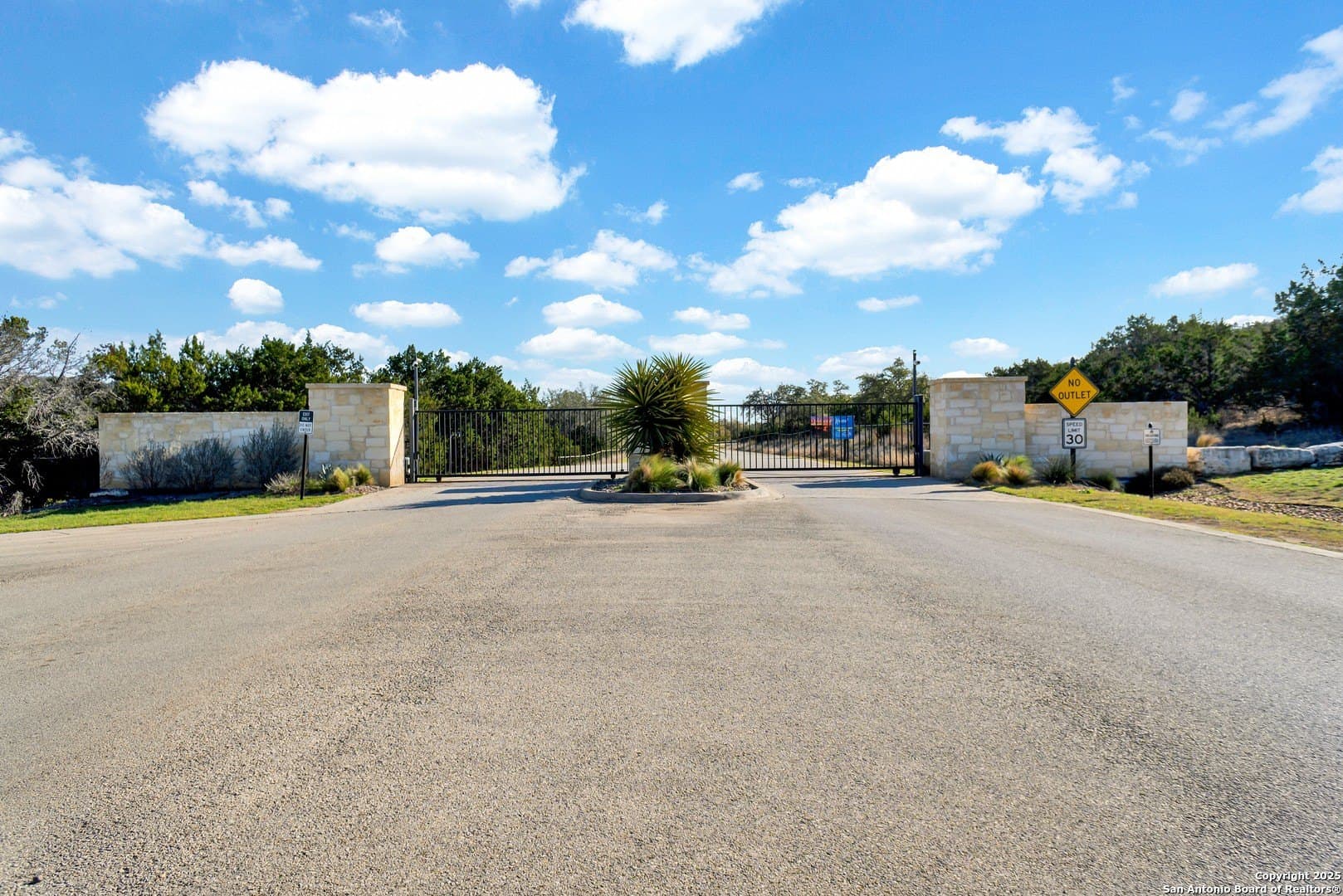 1.5 acres in Comal County gallery image 2