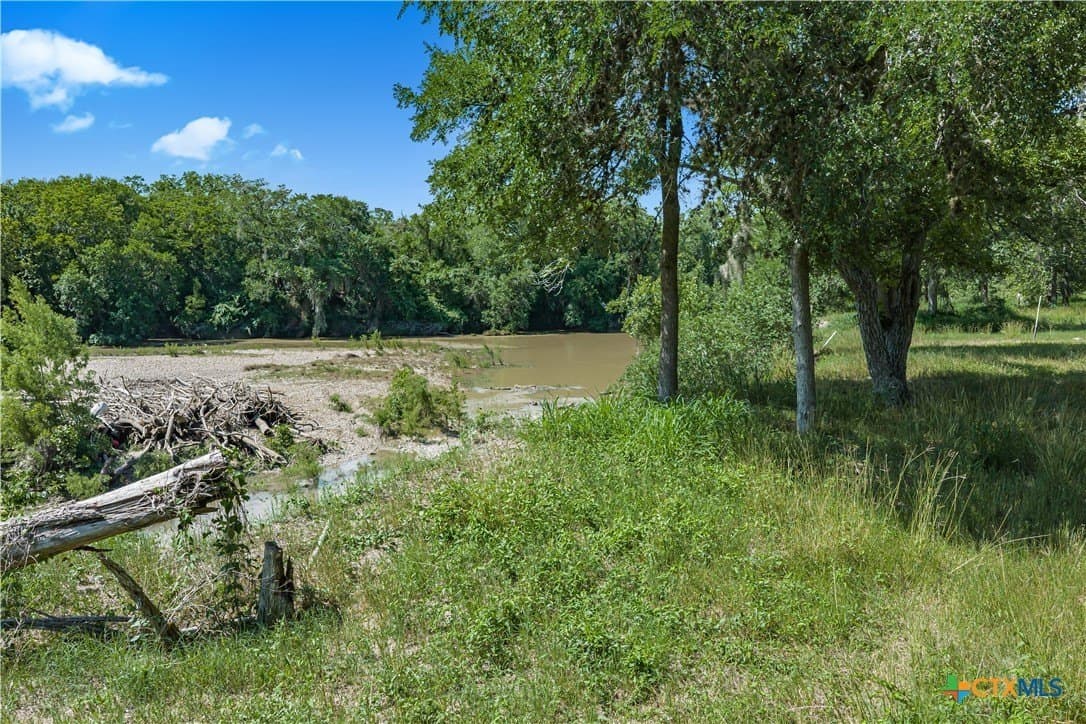 2.01 acres in DeWitt County - photo 3