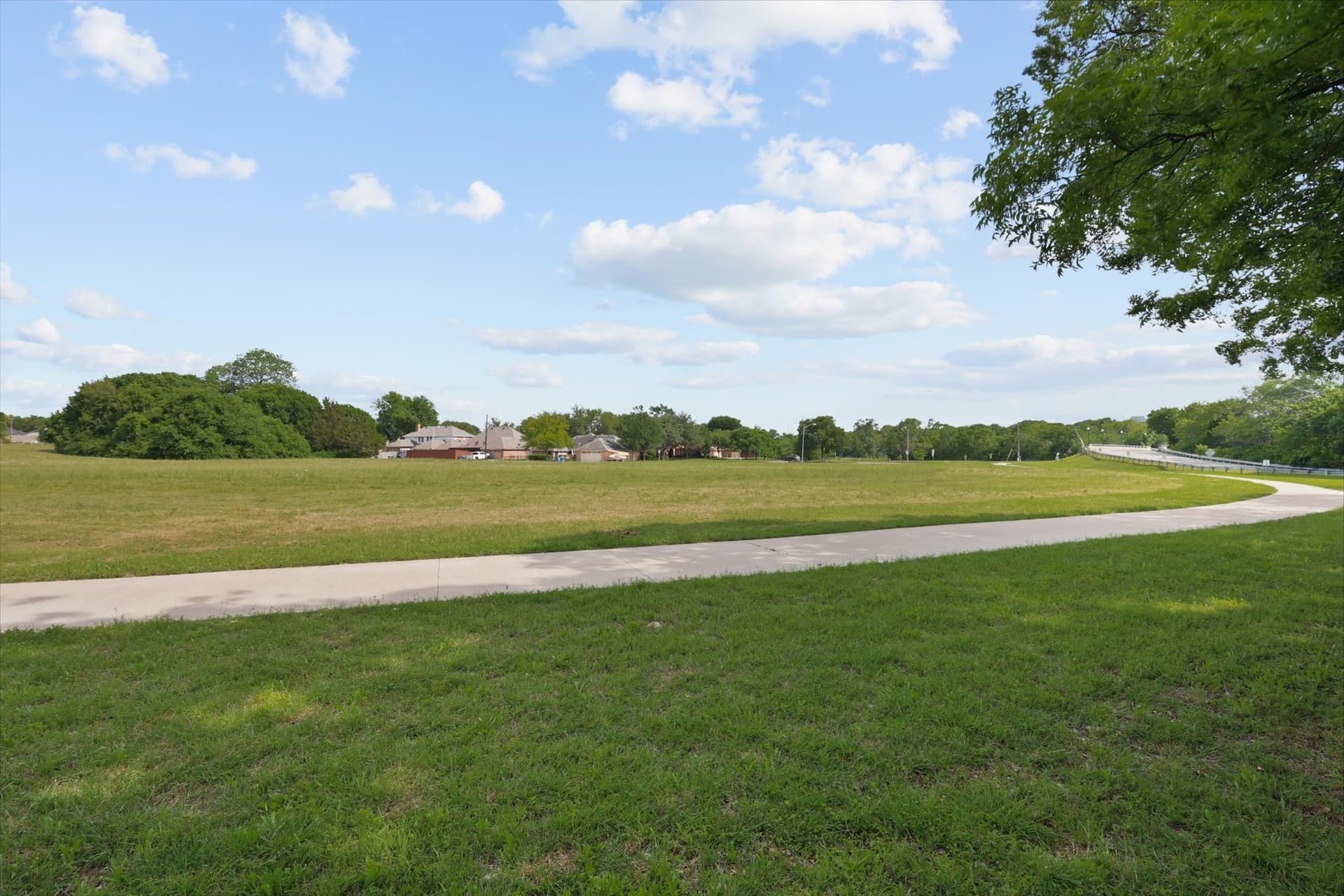 9.23 acres in Dallas County gallery image 2