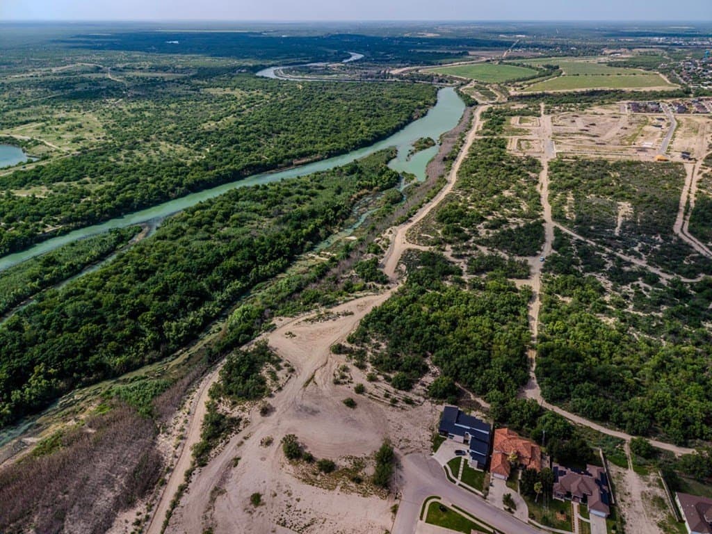 1.54 acres in Maverick County gallery image 3