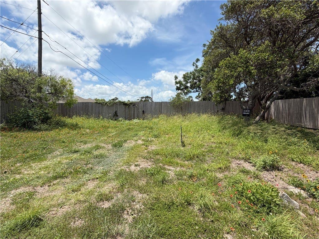 1.95 acres in Nueces County gallery image 3