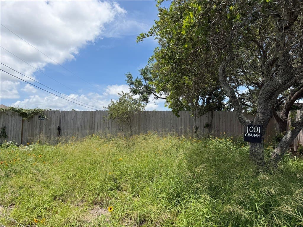 1.95 acres in Nueces County