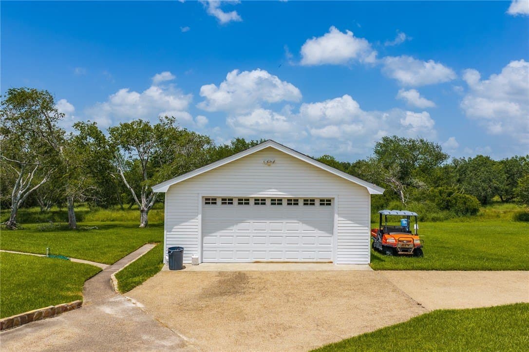 10.09 acres in San Patricio County - photo 4