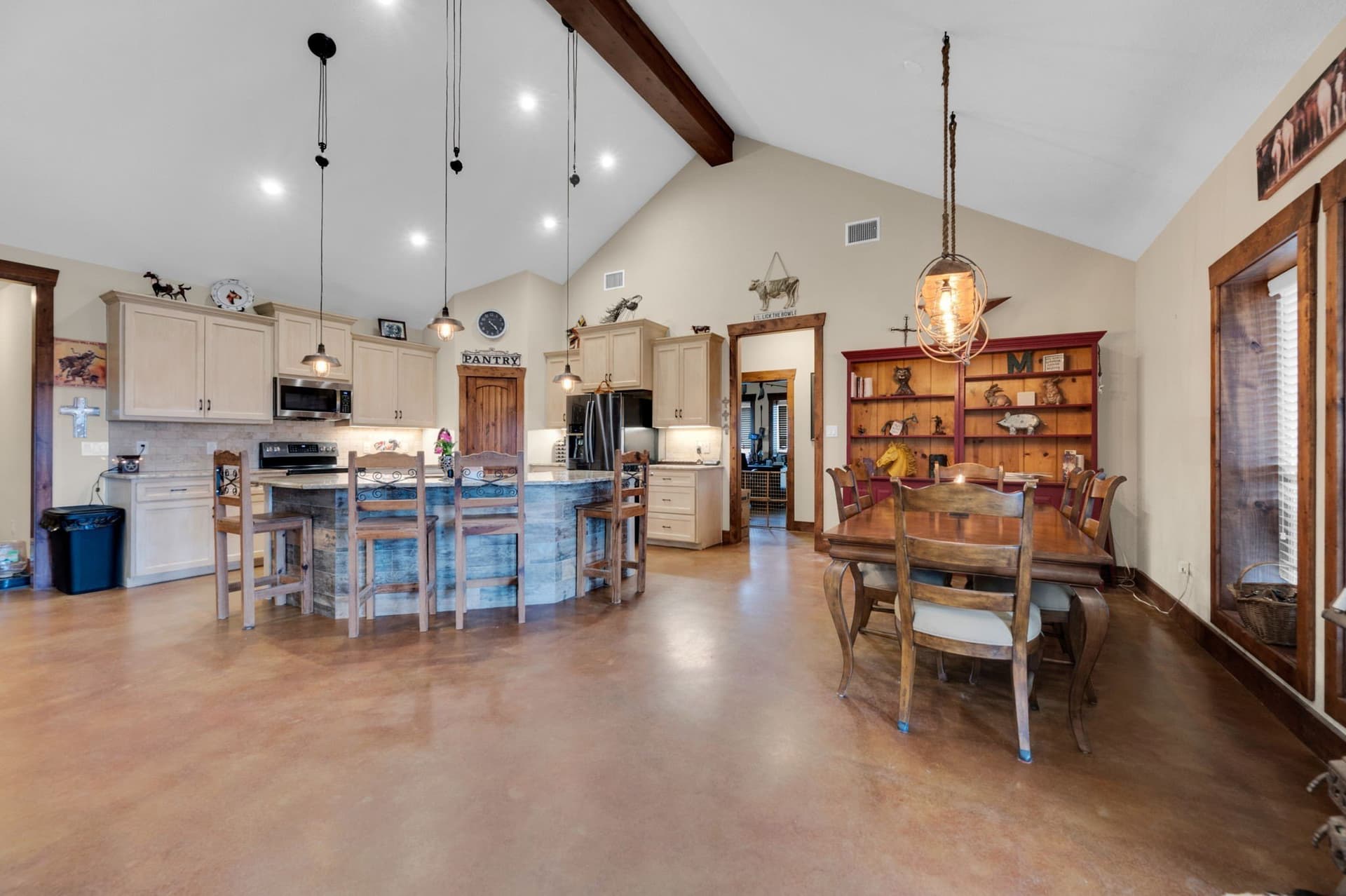 102.62 acres in Ellis County - photo 6