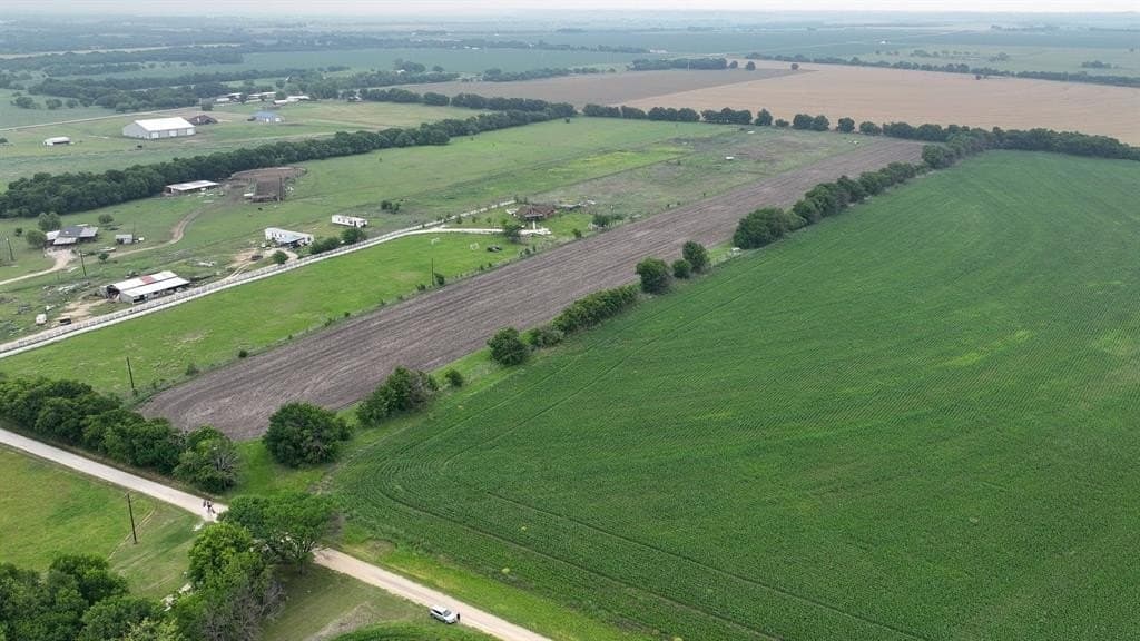 10 acres in Hill County gallery image 3